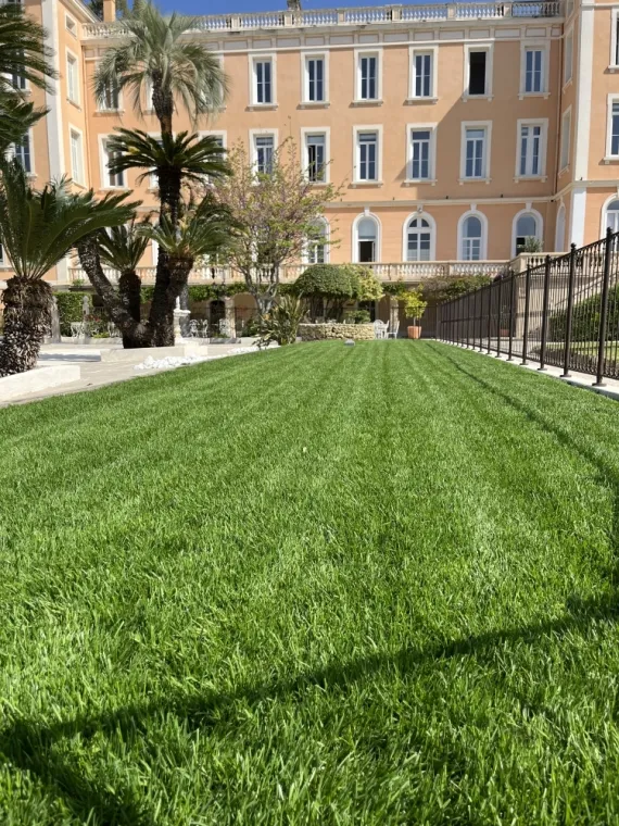 Entretien de jardin dans le golf de Saint Tropez, Cavalaire-sur-mer, GUILBOT ÉLAGAGE
